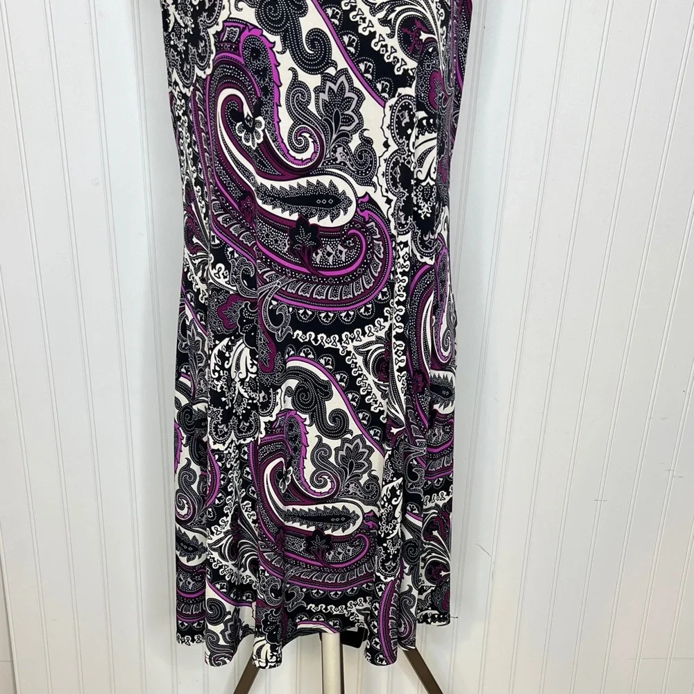 Elegant Paisley Mini Dress in Black, White, and Pink - Picture 4 of 11